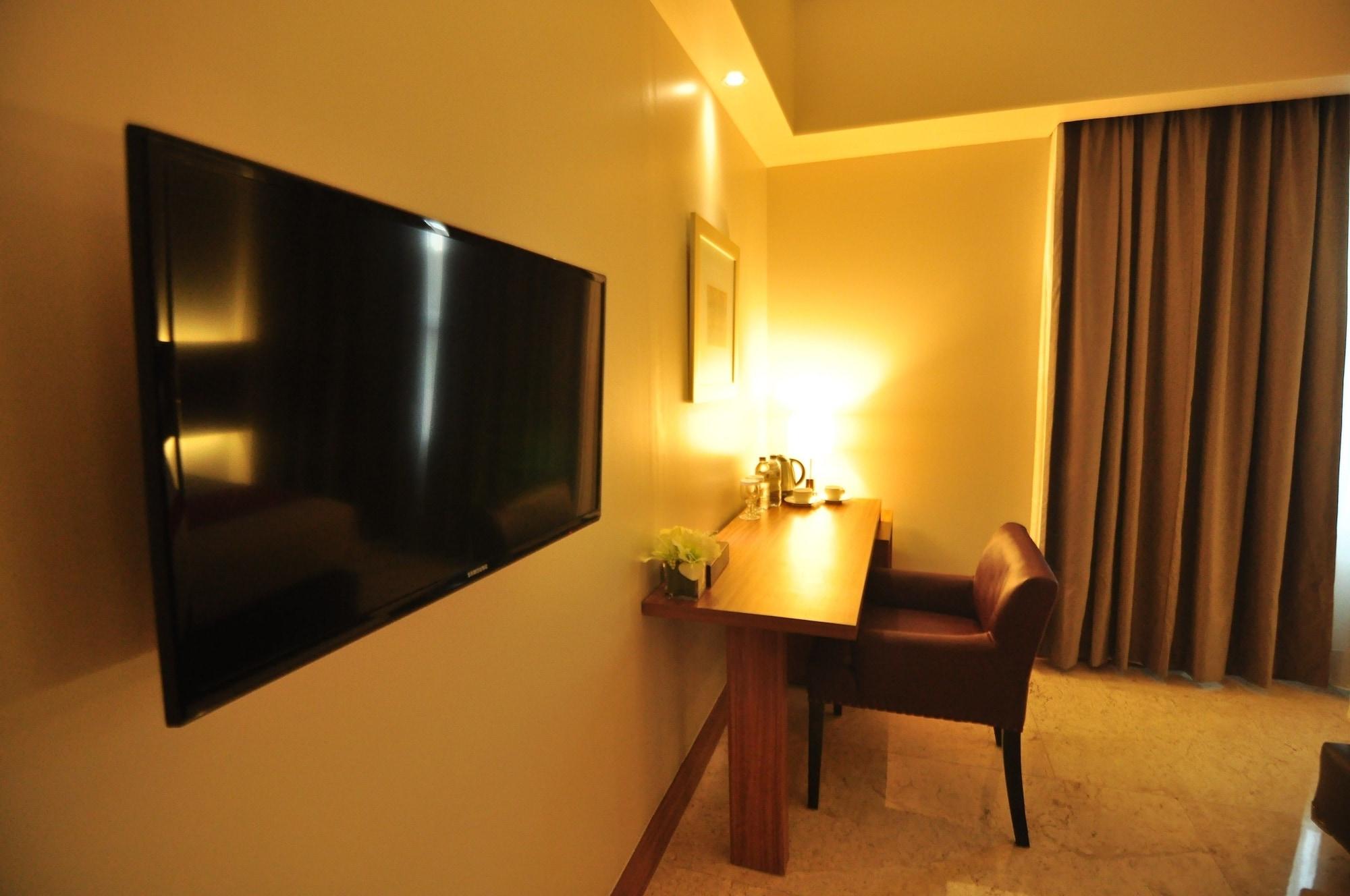 Demelia Hotel Makassar Extérieur photo