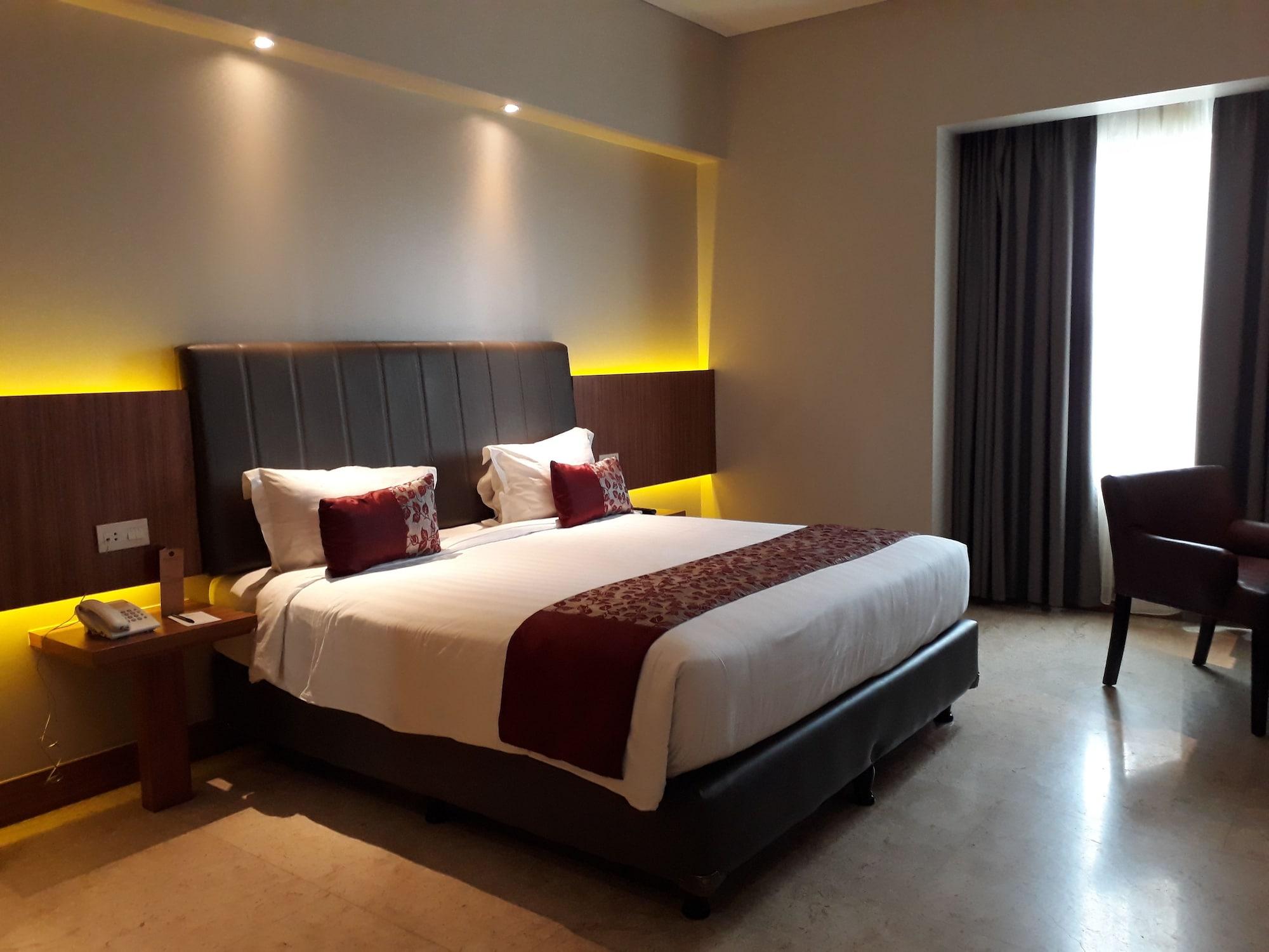 Demelia Hotel Makassar Extérieur photo