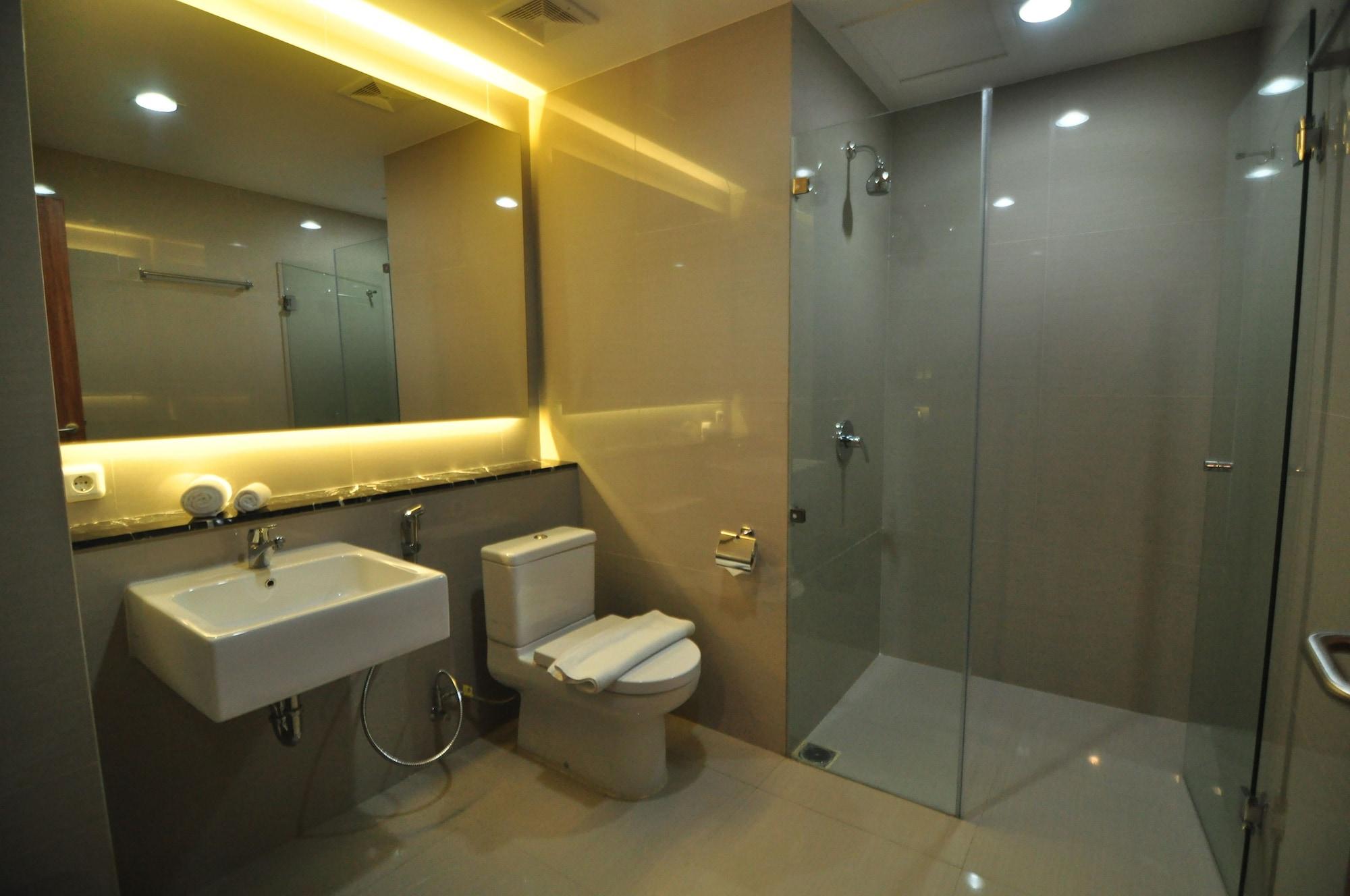 Demelia Hotel Makassar Extérieur photo
