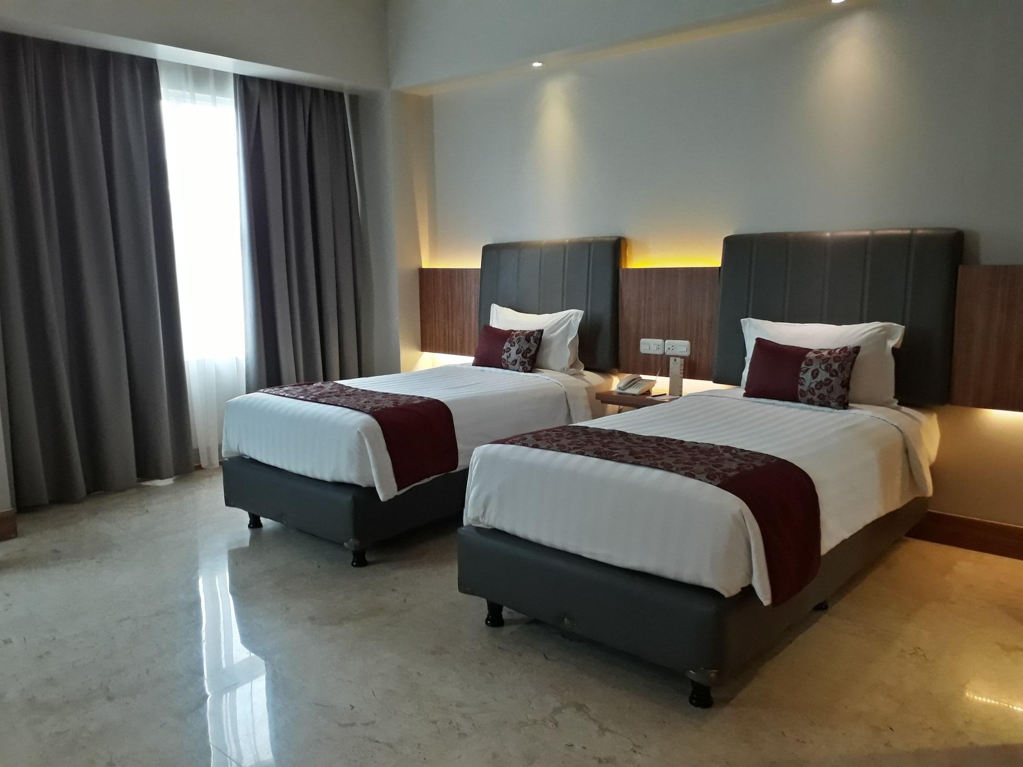 Demelia Hotel Makassar Extérieur photo