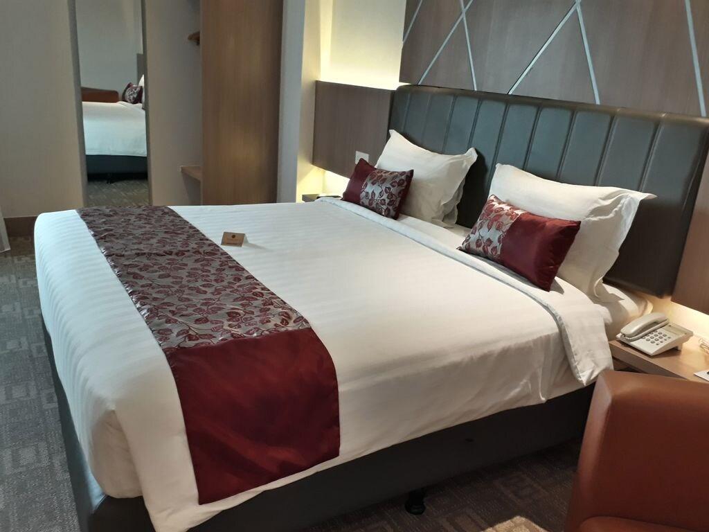 Demelia Hotel Makassar Extérieur photo