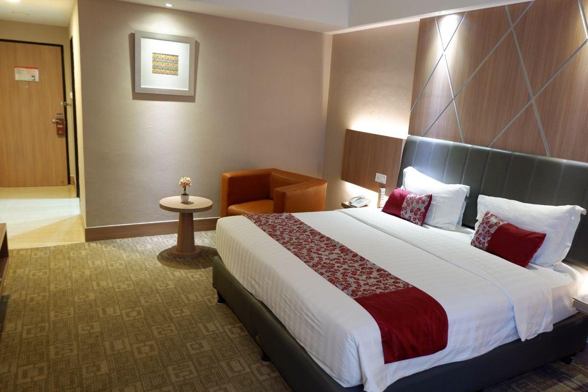 Demelia Hotel Makassar Extérieur photo