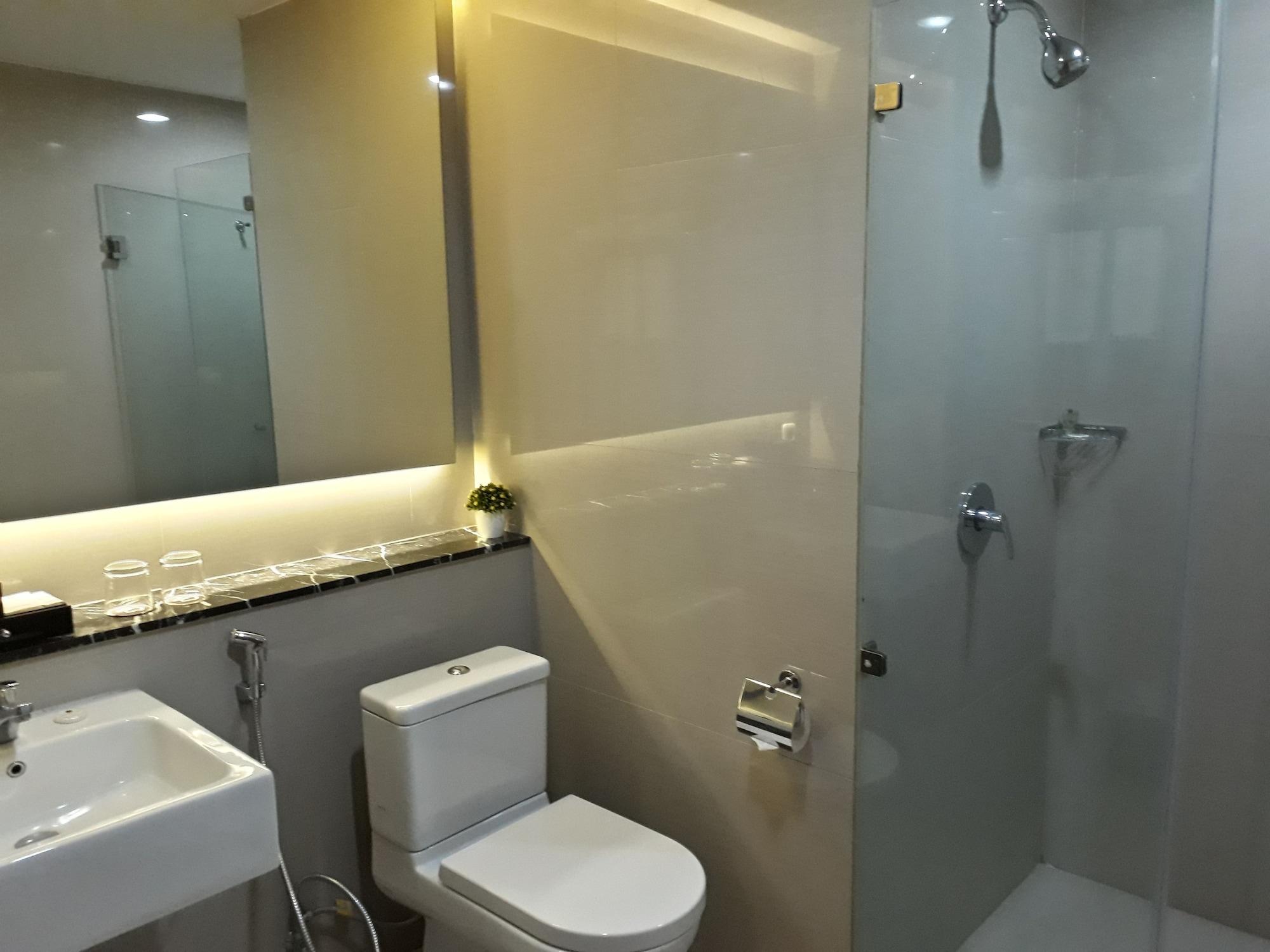 Demelia Hotel Makassar Extérieur photo