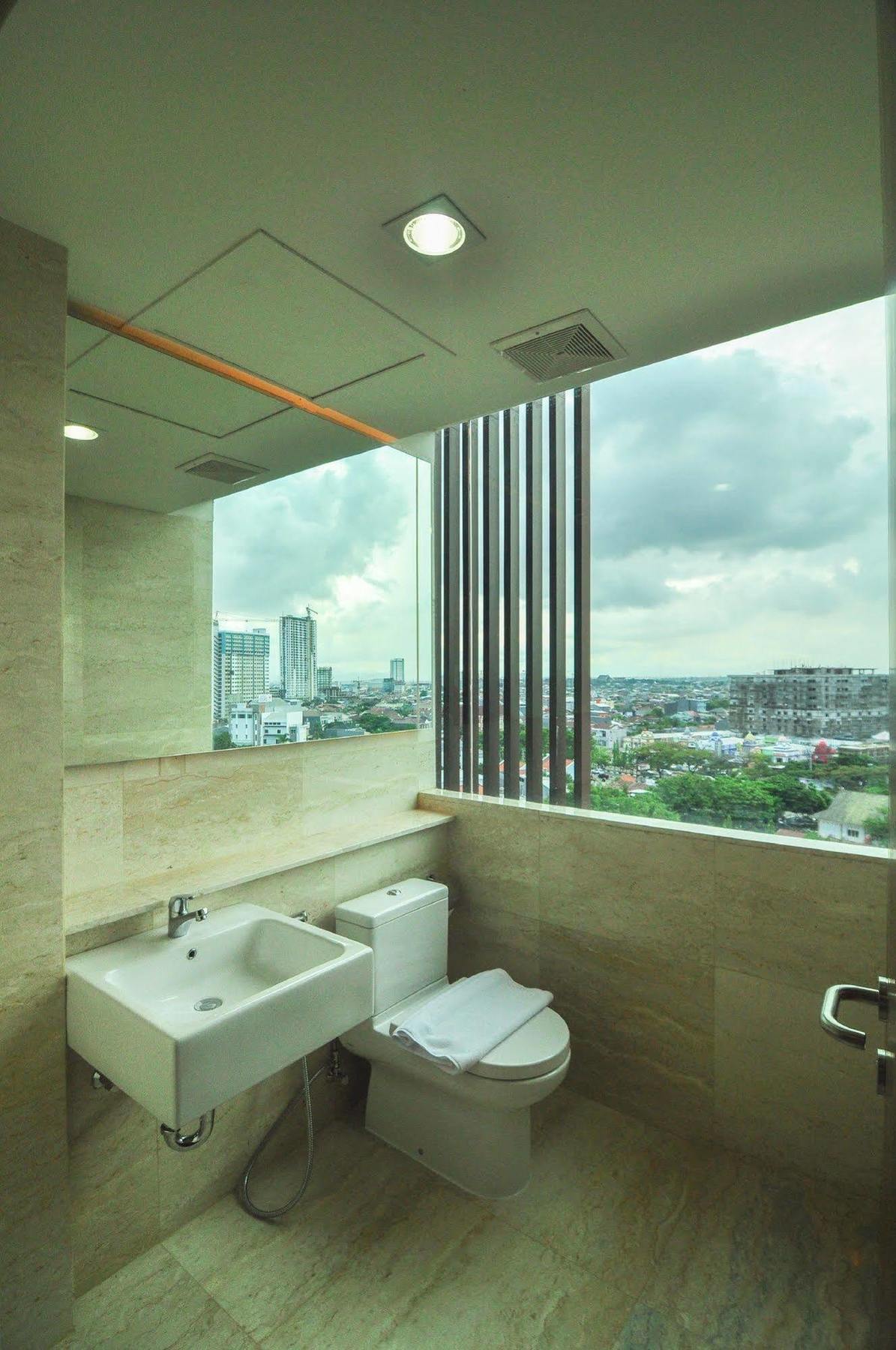 Demelia Hotel Makassar Extérieur photo