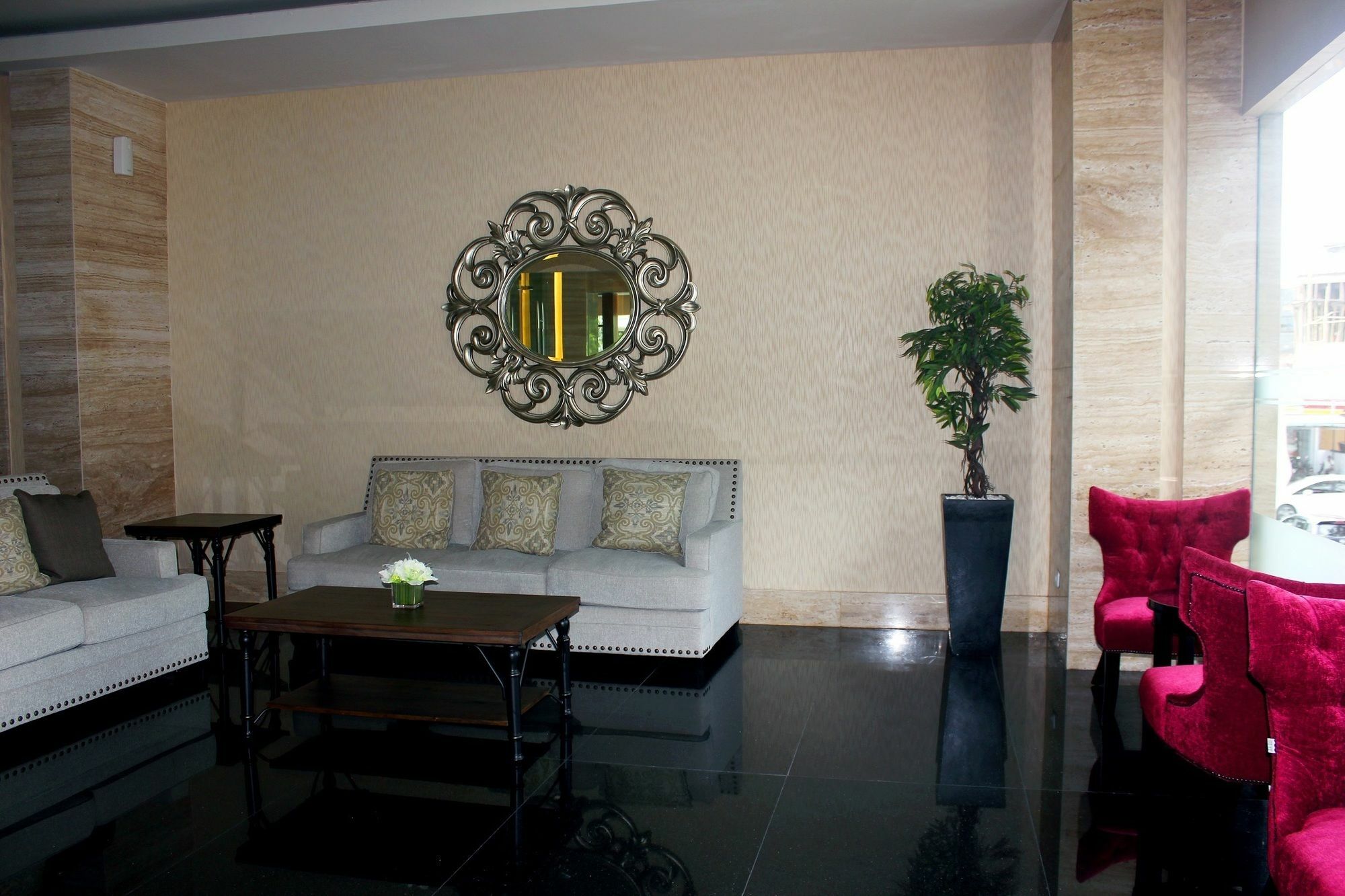Demelia Hotel Makassar Extérieur photo
