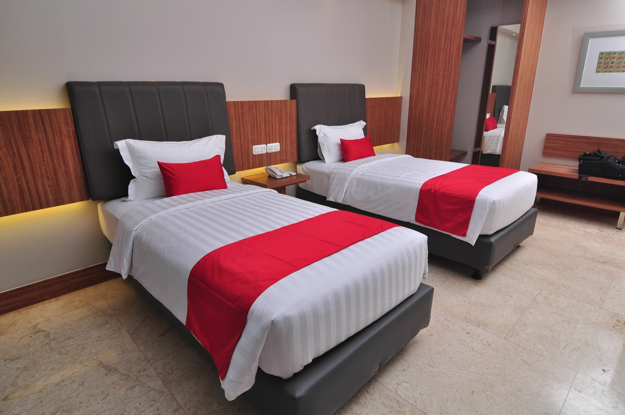 Demelia Hotel Makassar Extérieur photo
