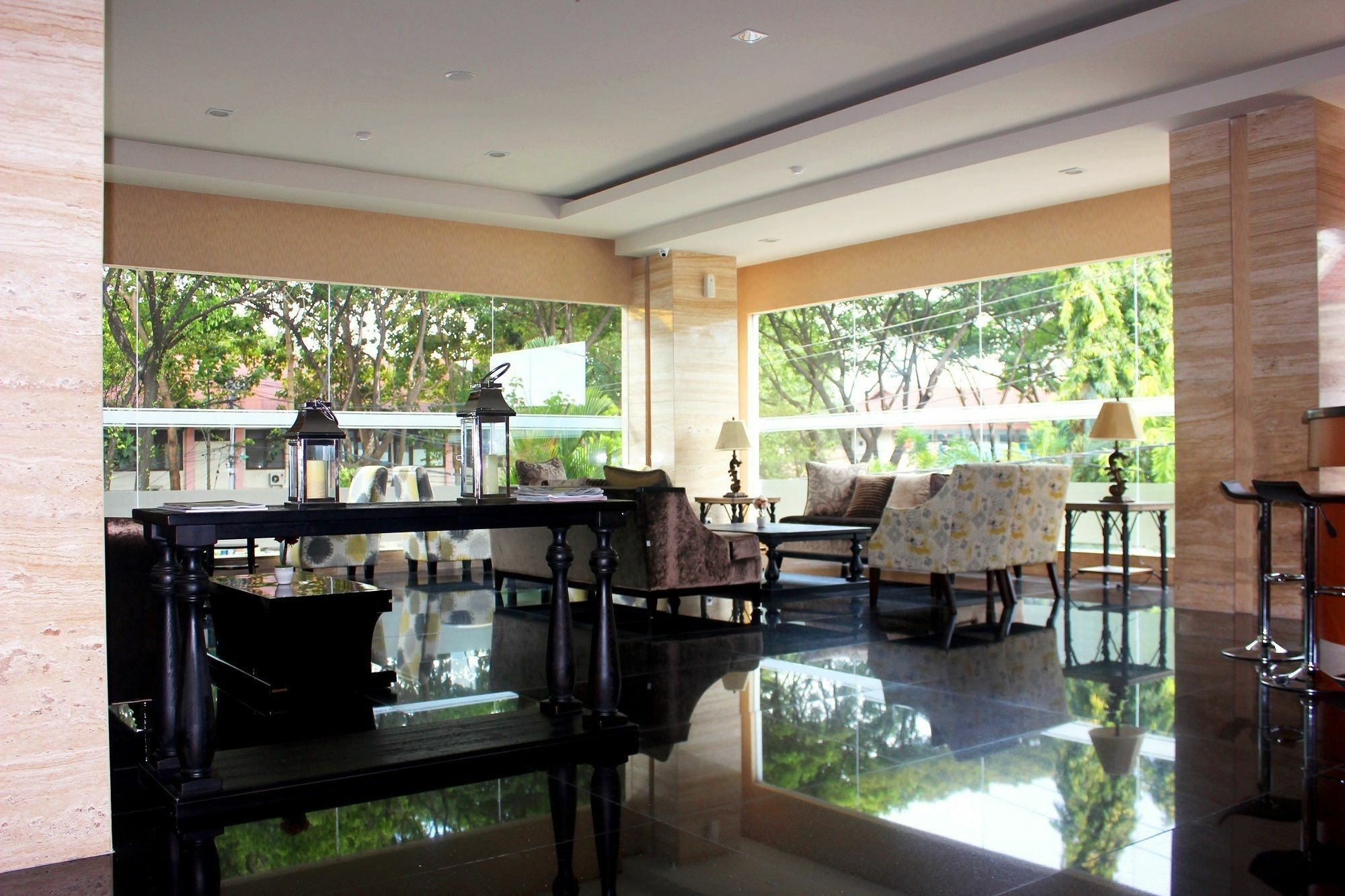 Demelia Hotel Makassar Extérieur photo
